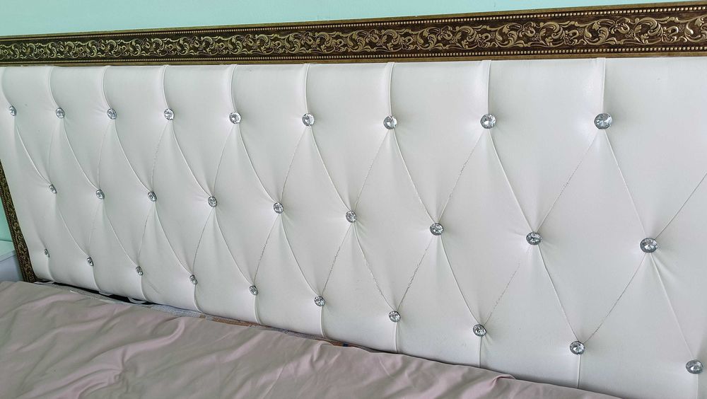 Кровать двуспальная