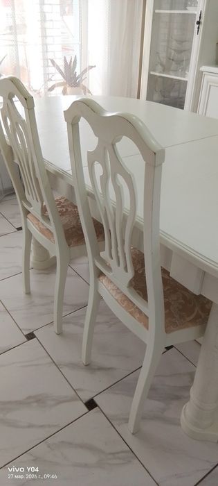 Стол со стульями