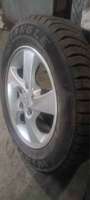 Диски R15 с резиной, зима на шипах. 5*114.3, размер шин 195/65/15.