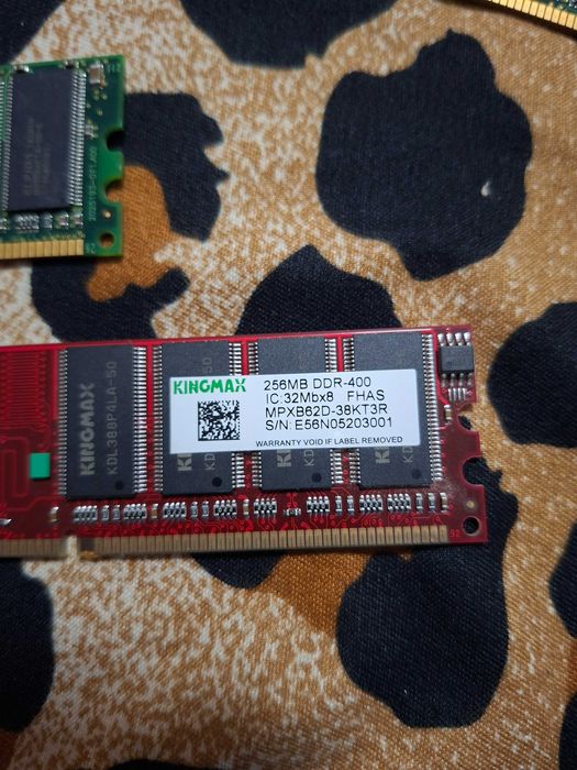 Vând memori RAM calculator