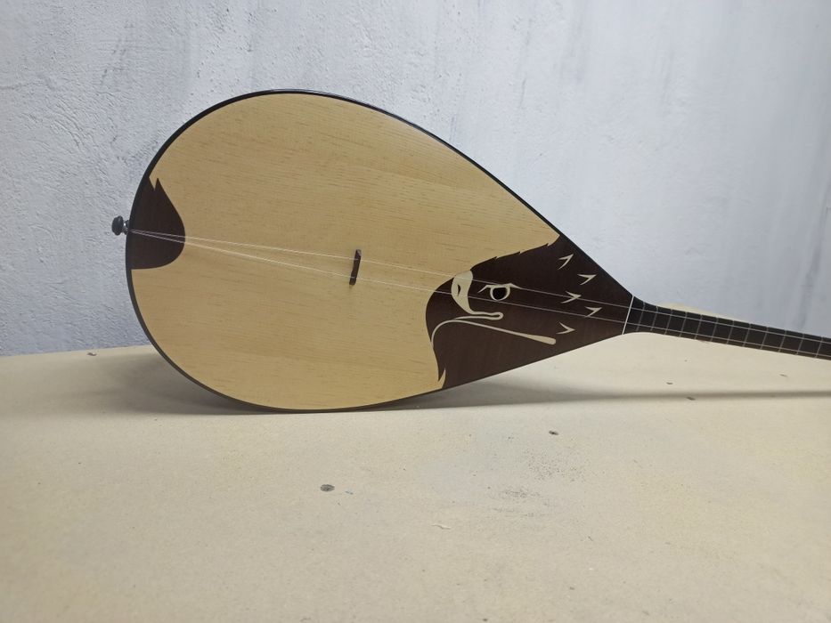 Шебердің қолынан шыққан кәсіби домбыра