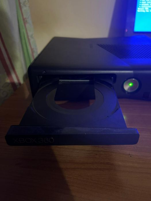 Прдаетса XBOX 360