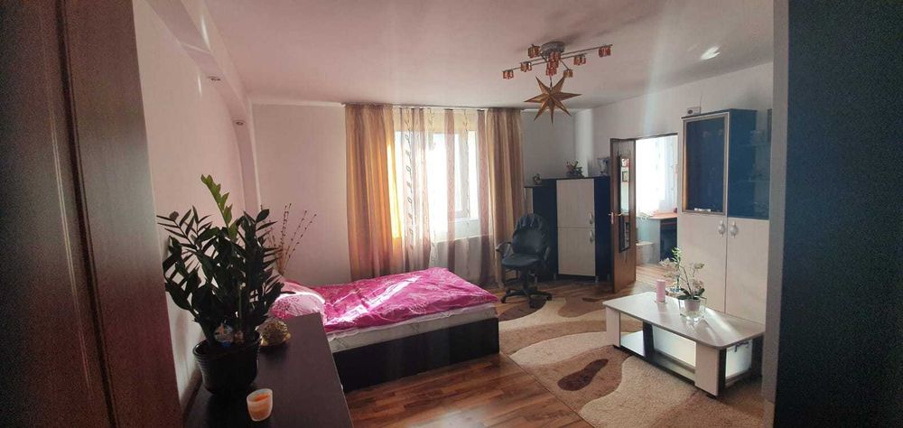 Apartament la curte spre închiriere