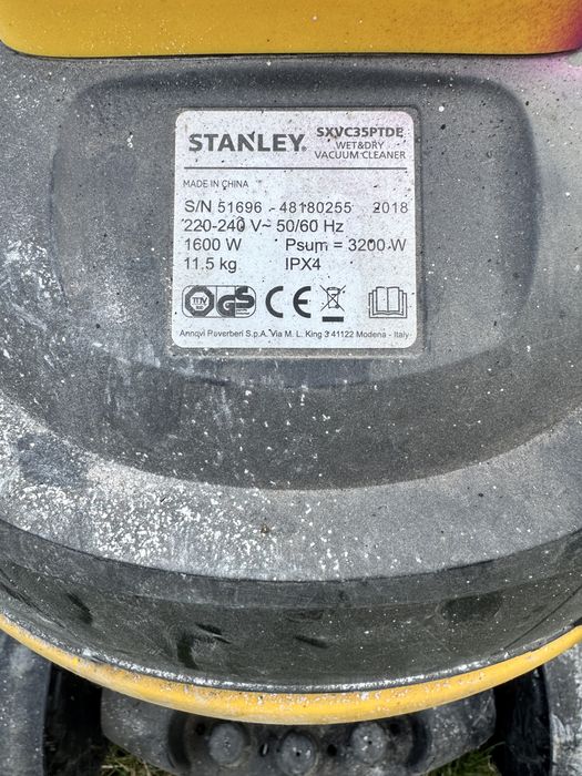 Vand aspirator Stanley de 1600w.