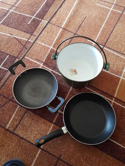 Tigai teflonate wok 2manere si coada NOI 18/20cm diam, stare perfecta