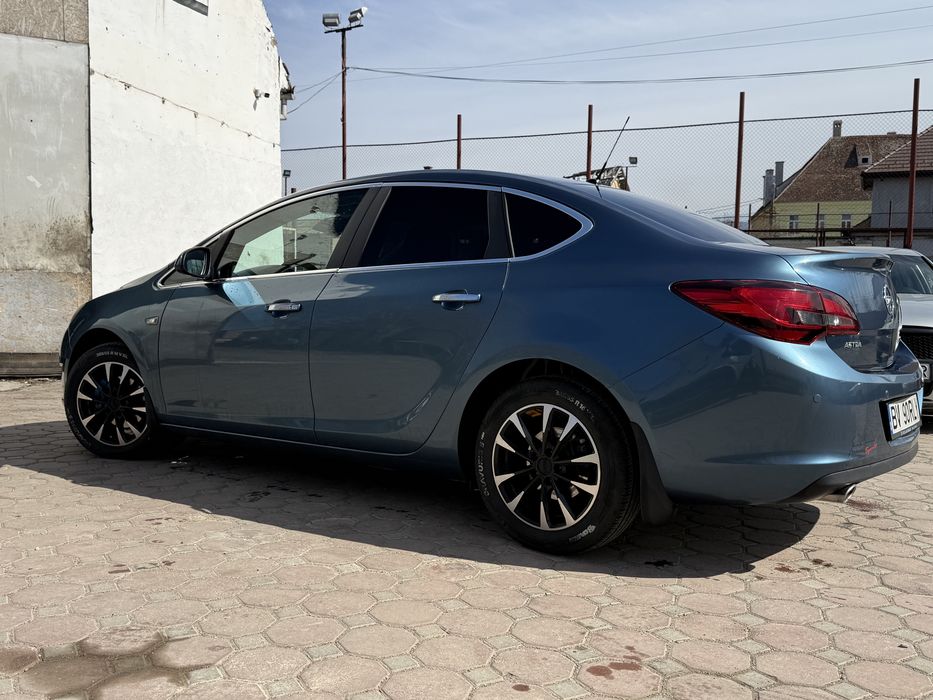 Opel Astra J - 1.4 turbo benzina