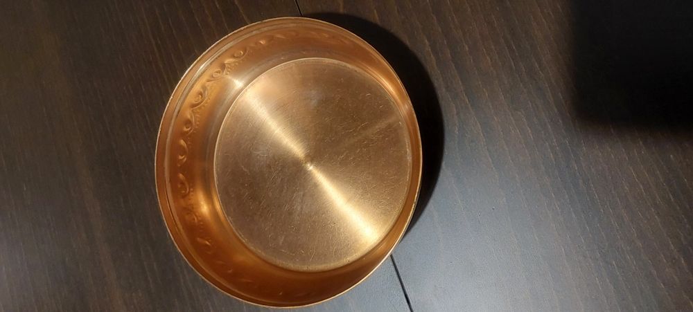 Старинна медна купа с капак и  диаметър 14 см