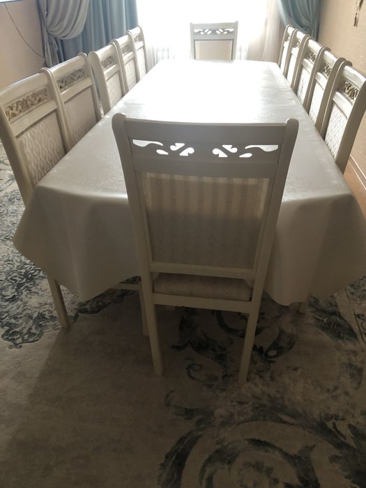 Продам гостиный стол и 12 стульев