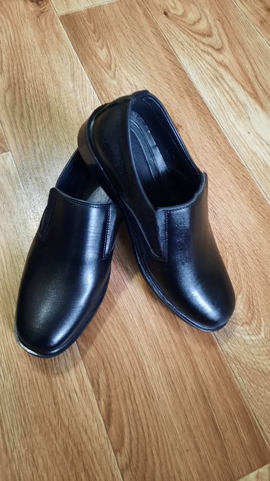 Продам туфли из кожзаменителя