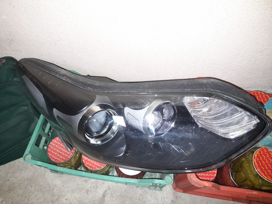 Десен фар за киа спортидж