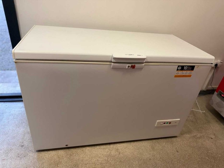 Голям сандъков фризер Whirlpool WHM46112, 437 л, отлично състояние