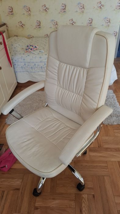 Статив и кожен стол с амортисьор, глобус