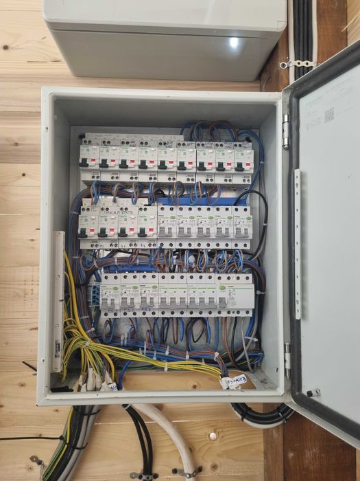 Electrician calificat – instalații electrice Constanța