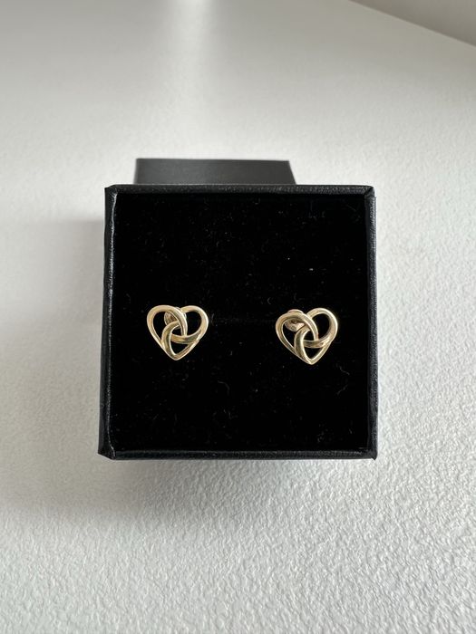 Золотые пусеты сердце