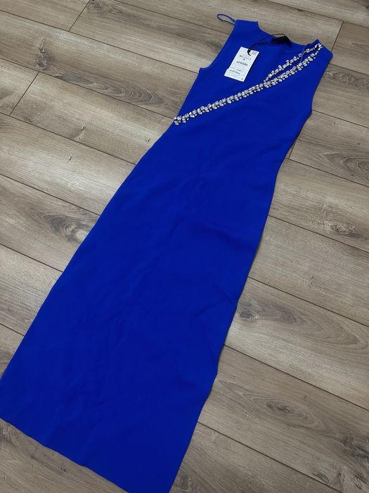 Платье с зары, одето 0 раз.