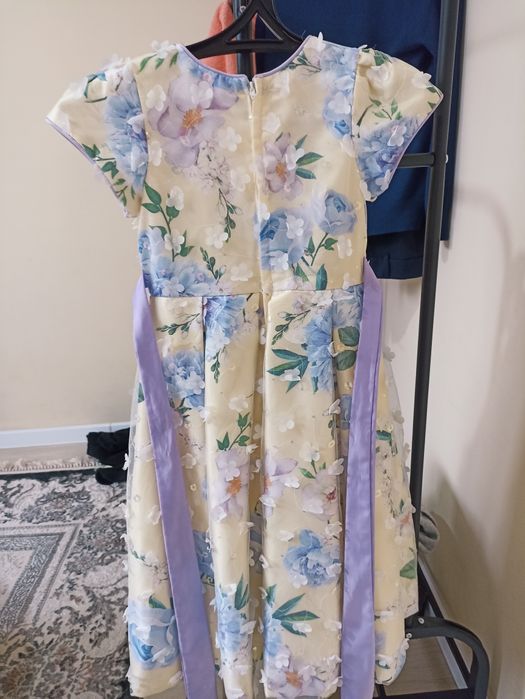 Продам платье красивое