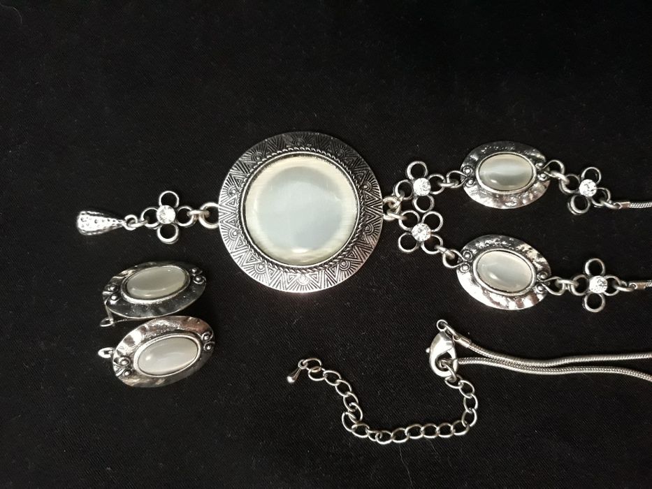 Колье и сережки комплект