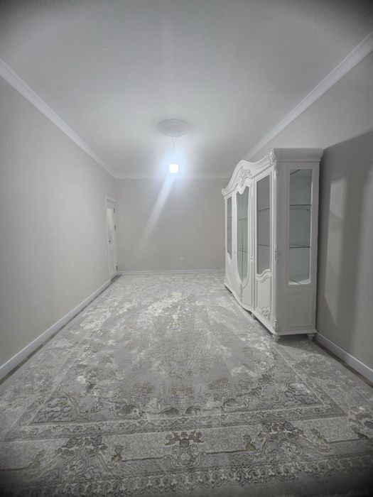 Феруза Продается квартира 4/4/4 балкон 1.5х6