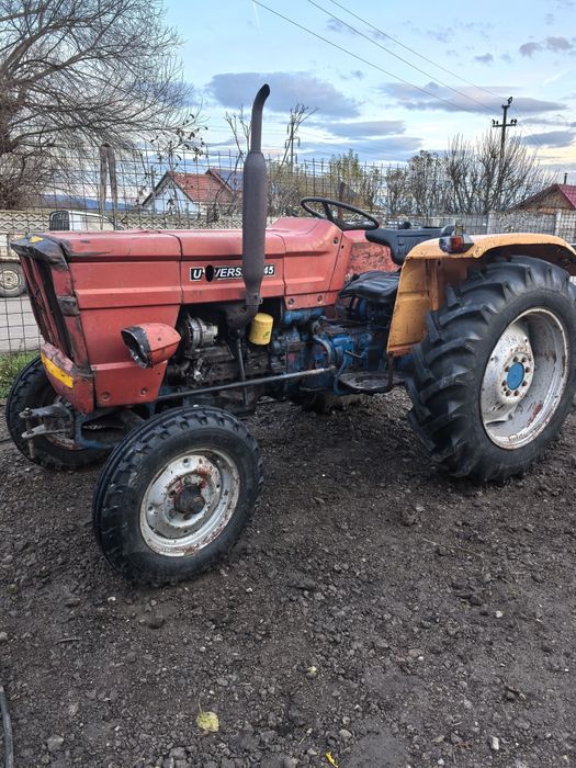 Tractor universal 445