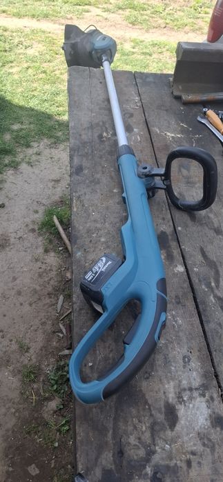 Cositoare electrica Makita dur181