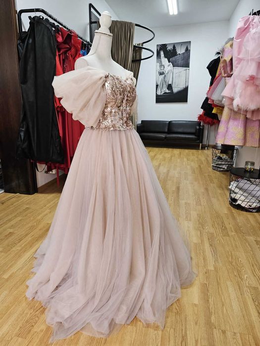 Rochie de bal roz pudră