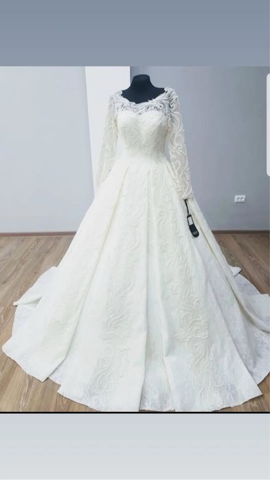 Продам свадебные платья