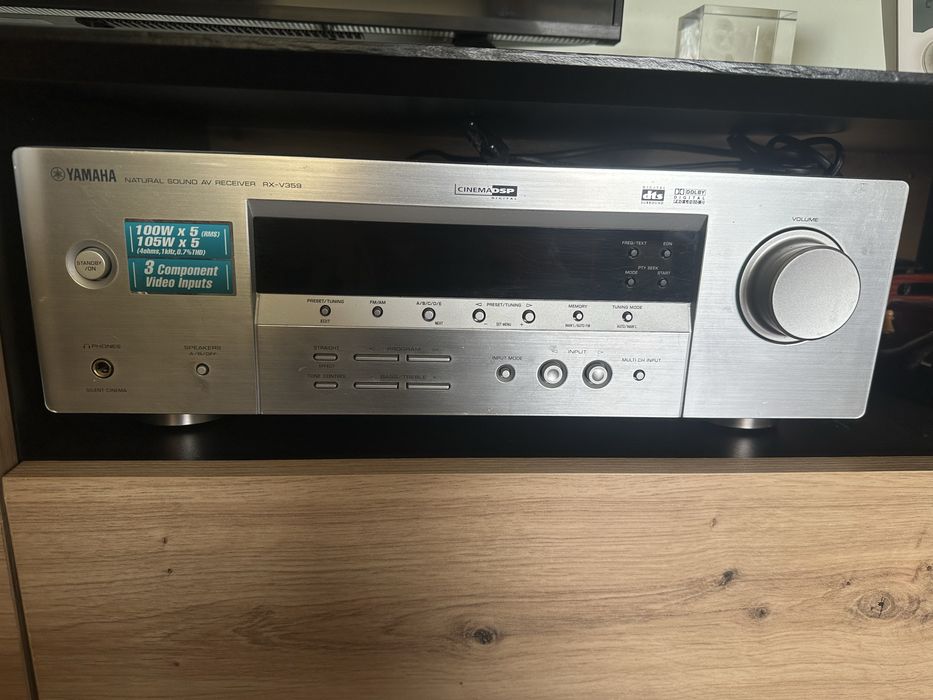 Усилвател Yamaha с 5 тонколони Jamo и отделен субуфер