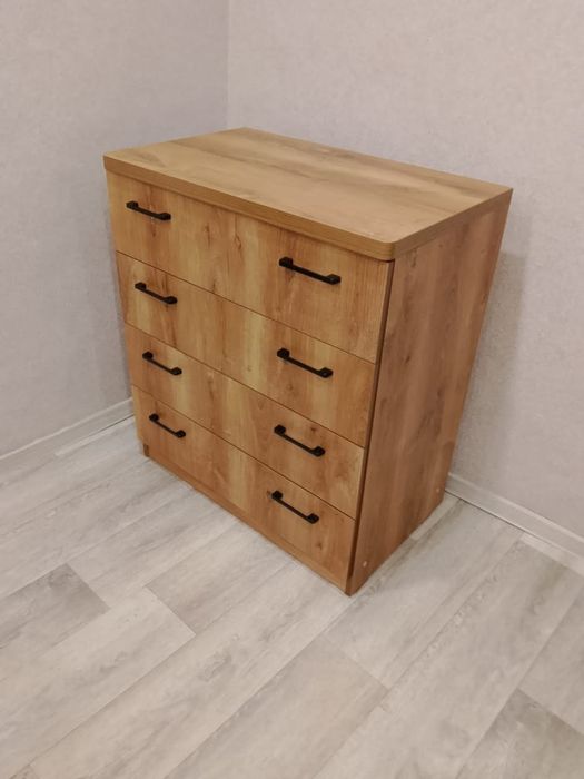 Продам комплект комод и журнальный столик новые