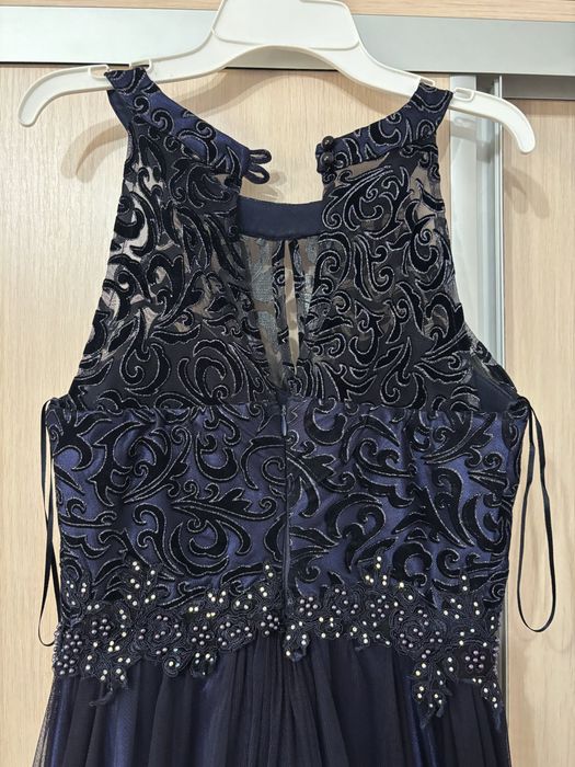 Бална нежна рокля с мъниста