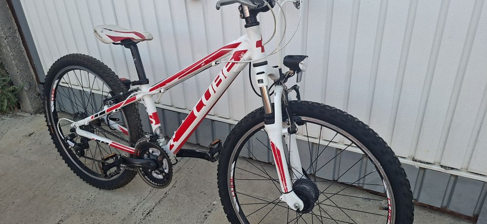 Bicicleta Cube 24", Aluminiu, Shimano, pentru copii 8-12 ani