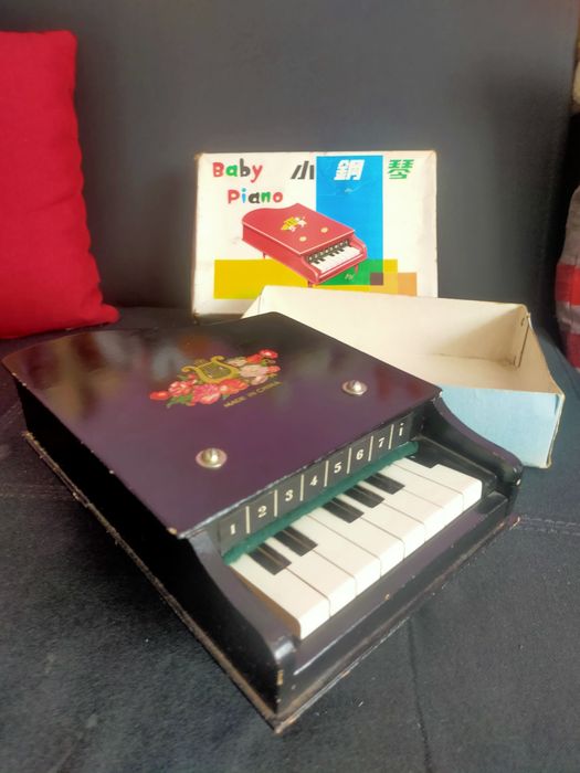 Jucarie Vintage Ani 70-80 Baby Piano China 8 keys de colectie