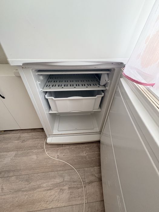 Холодильник бу индезит