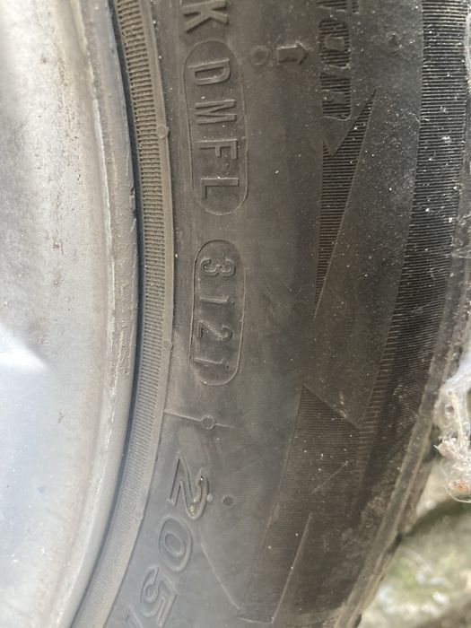 Продават се гуми 205/55/16