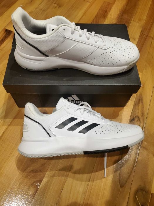 ADIDAS COURTSMASH - новая и прочная обувь/кроссовки