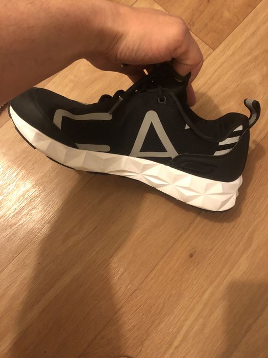 Продам обувь EA7