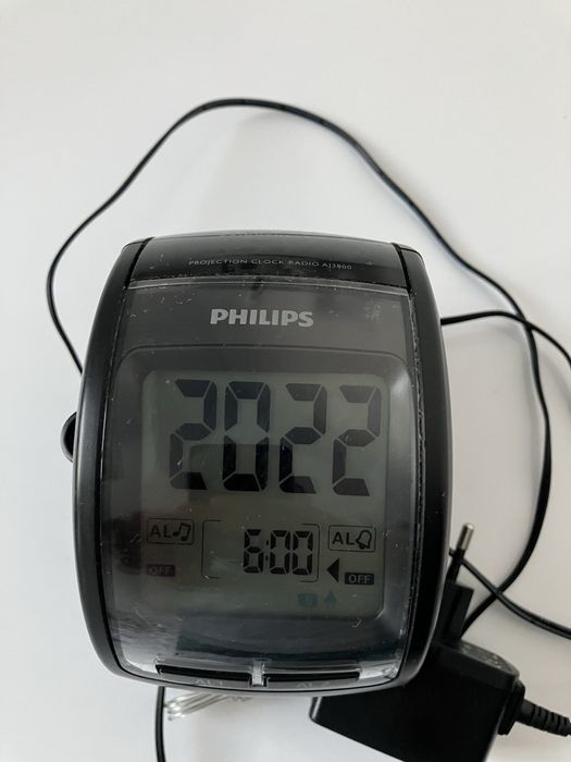 Radio, ceas proiector