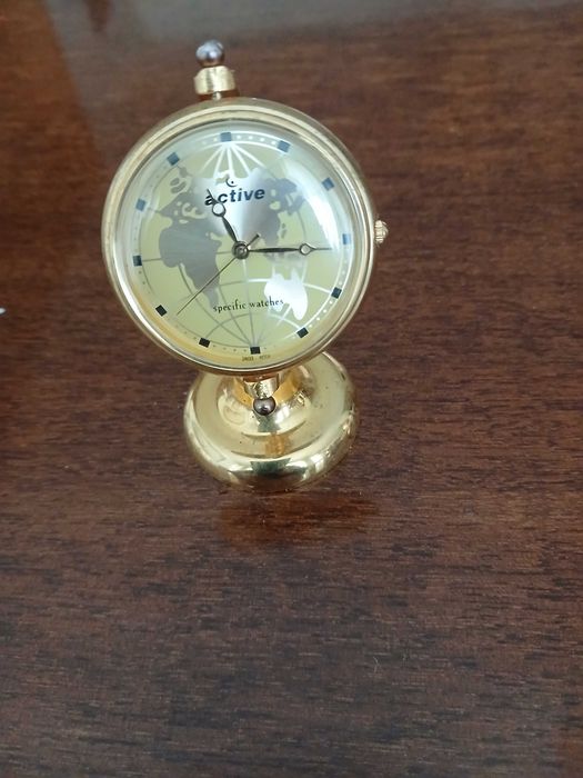 Настолен часoвник Active