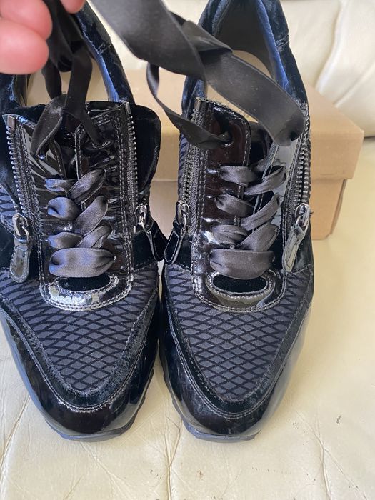 Hassia barcelona - дизайнерски дамски кецове