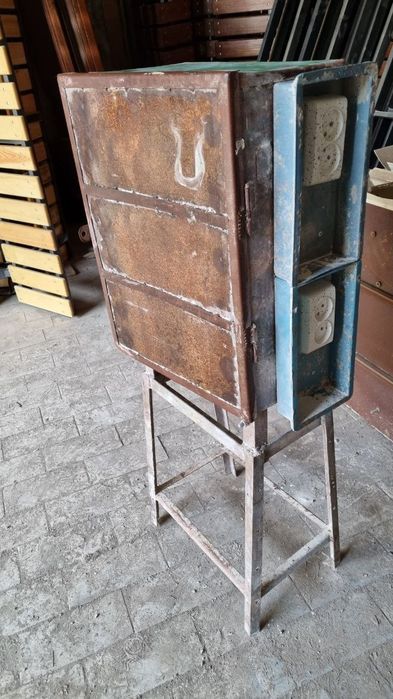 ШКАФЫ СТЕЛЛАЖИ ЖЕЛЕЗНЫЕ металлические деревянные для одежды. Книжный