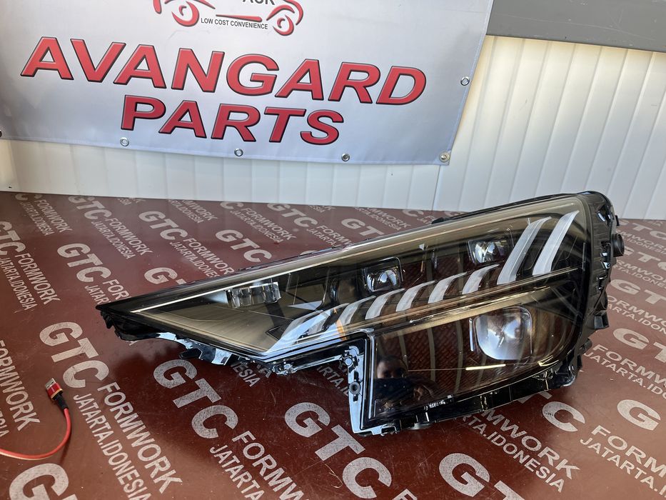 Фар Audi Q8 SQ8 ляв Matrix E tron