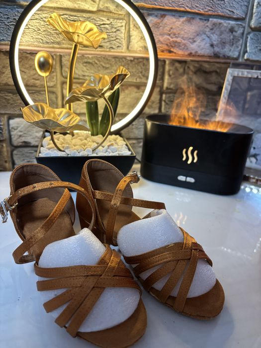 Дамски обувки за спортни танци (латино) №37 – стабилен ток, като нови