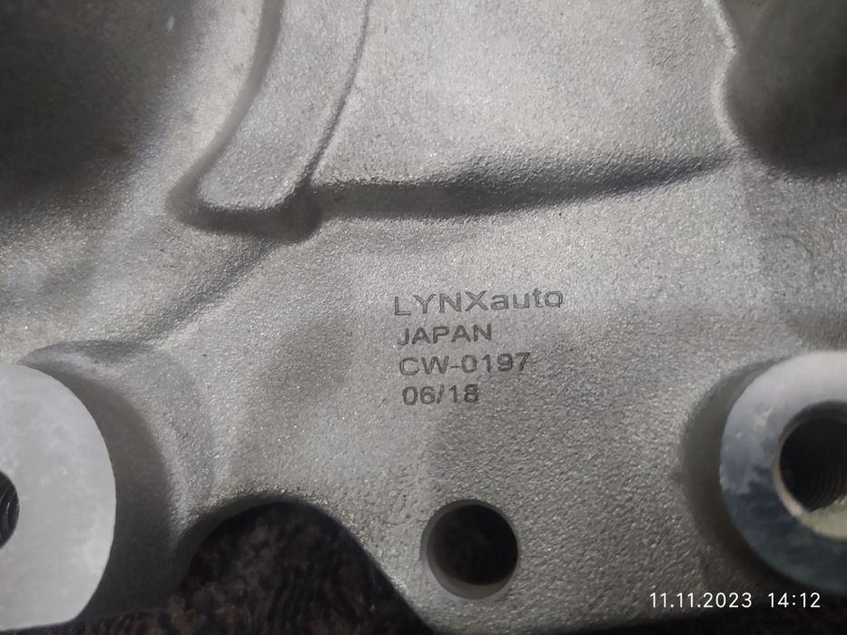 Помпа  водяной насос Ford Mondeo