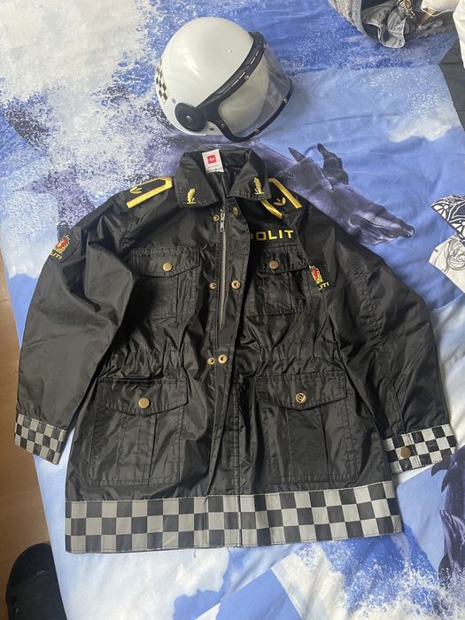 Три карнавални костюма, полицай, пират и дракула