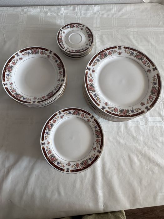 Тарелки  посуда.