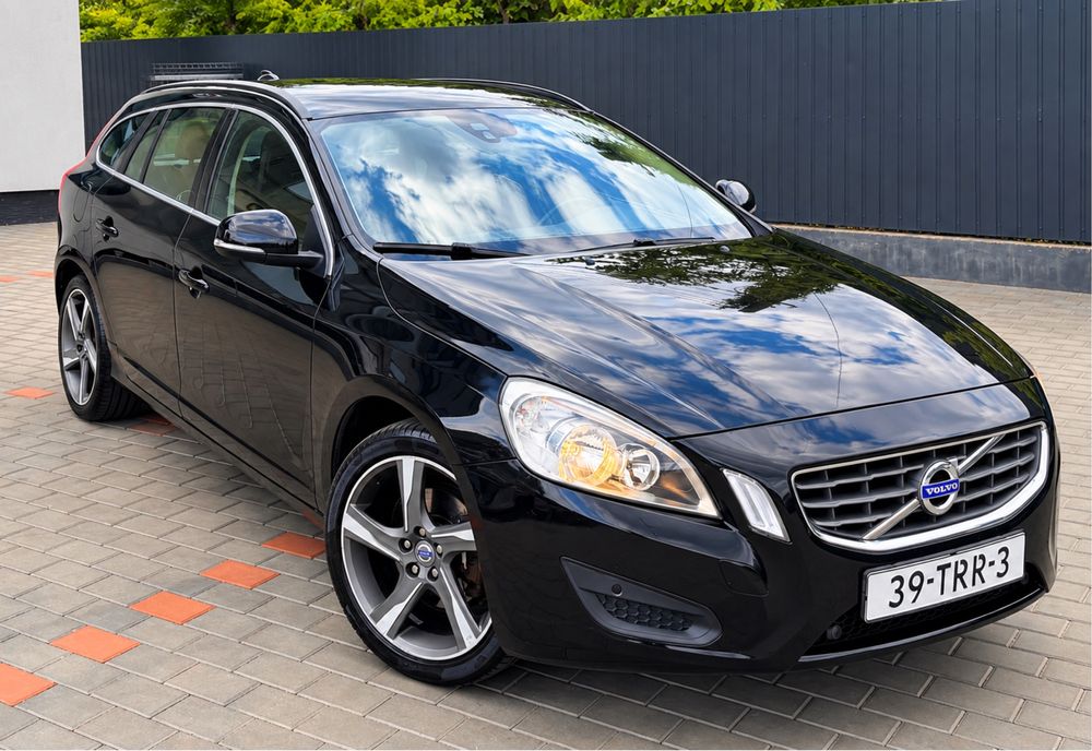Volvo V60 T3 2012 1.6 Benzină 150 CP / Piele / R18 / Carte Service