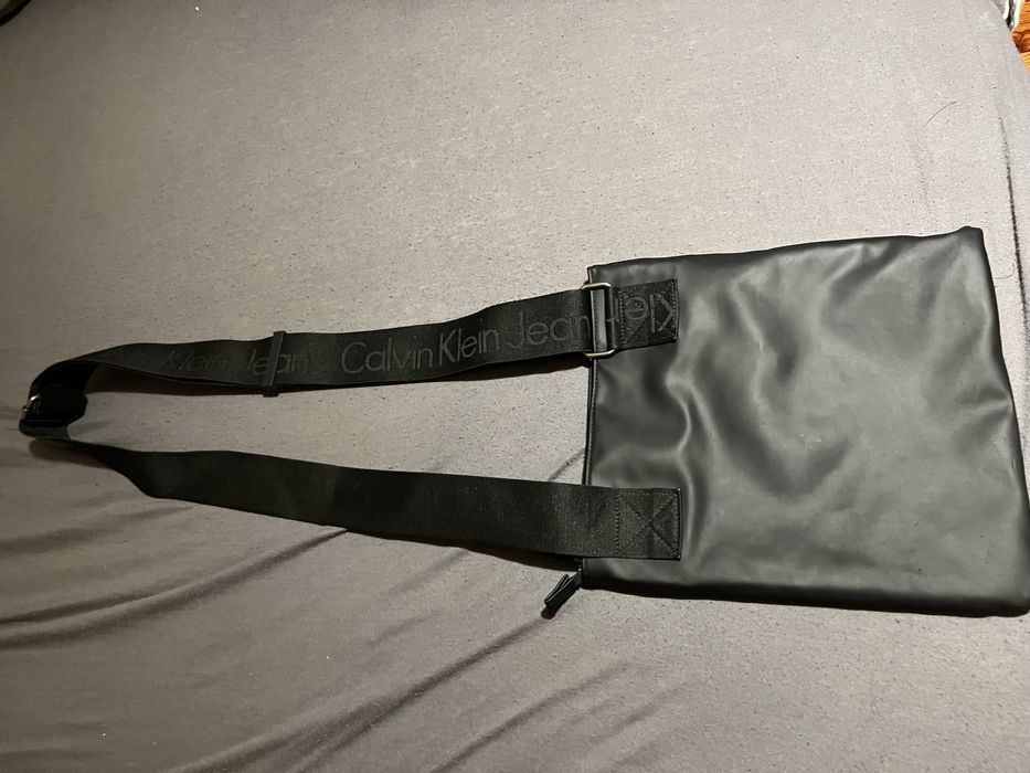 Мъжка чантичка calvin klein
