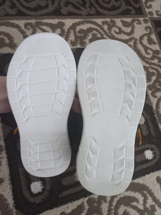 Продаются новые сандалии 28 размера на мальчика фирмы Яблоко!