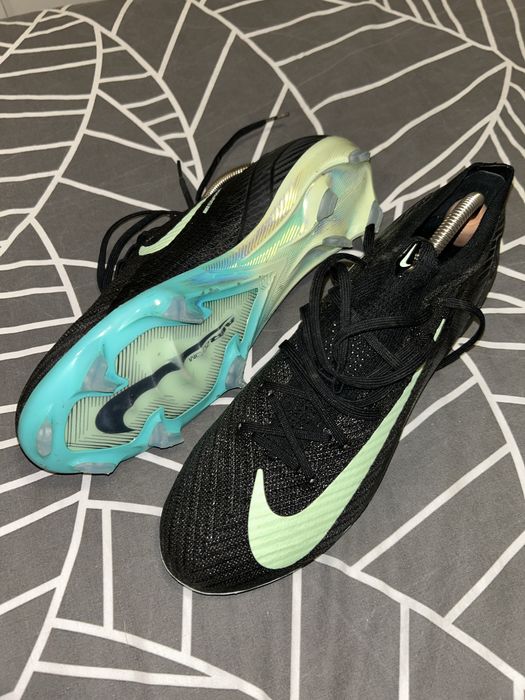 Vand ghete fotbal Nike Mercurial