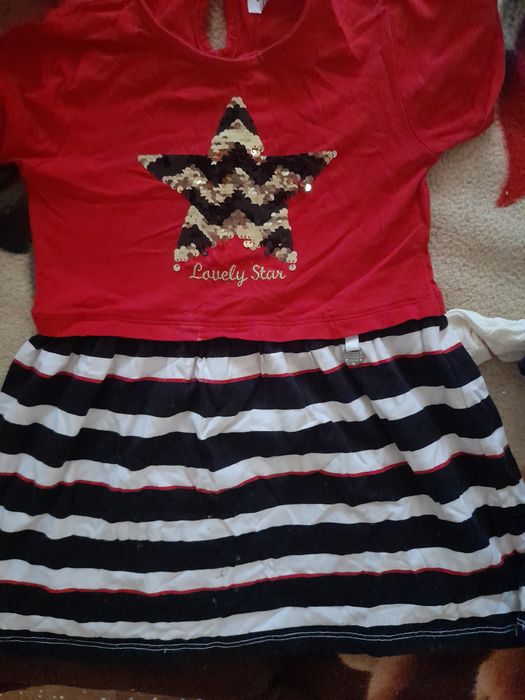 Продаю вот такое платье на ребёнка 5-7 лет.