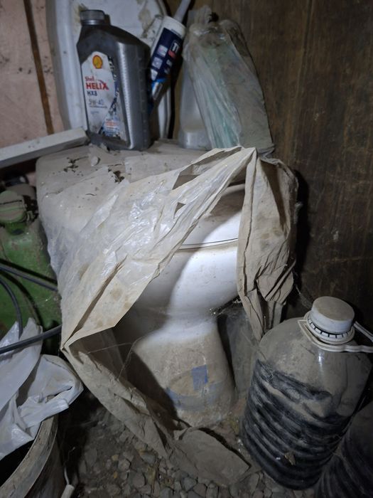 Унитаз основной часть нету